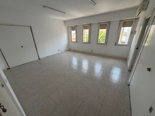 Affitto Ufficio  N-330. Oficina reformada en alquiler