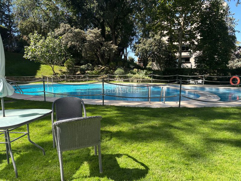 Foto 07c525b8-3aa8-4aba-8f0b-65c37ea19213. Pis amb xemeneia calefacció aparcament piscina a Madrid
