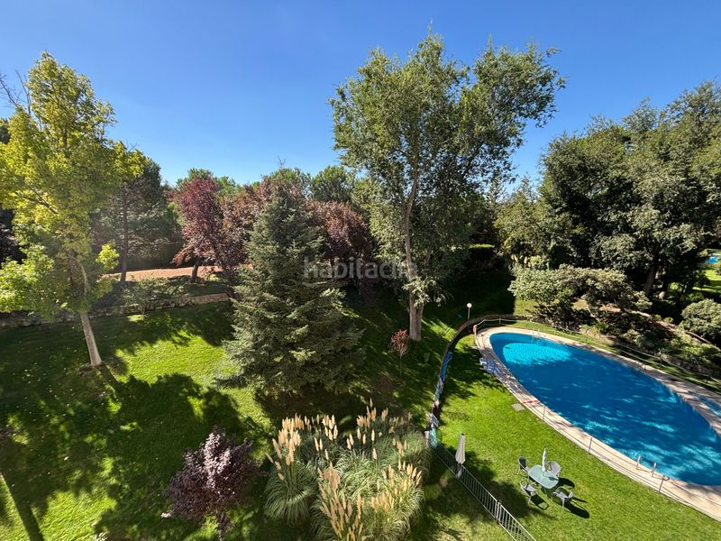Foto 844af486-9a63-4c48-9427-3f6a772666b1. Pis amb xemeneia calefacció aparcament piscina a Madrid