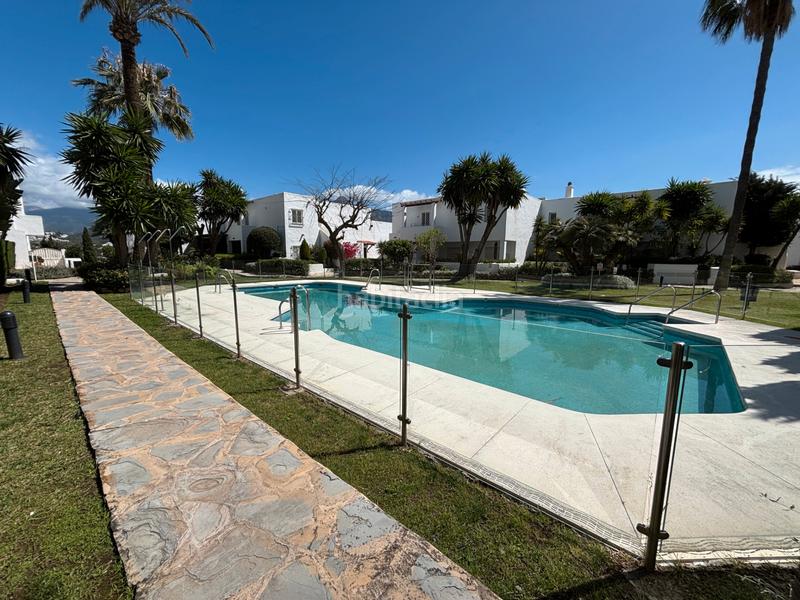 Foto f7b9d79b-6825-4d40-b172-72004cbfb485. Appartamento con parcheggio piscina in Nueva Andalucía centro Marbella