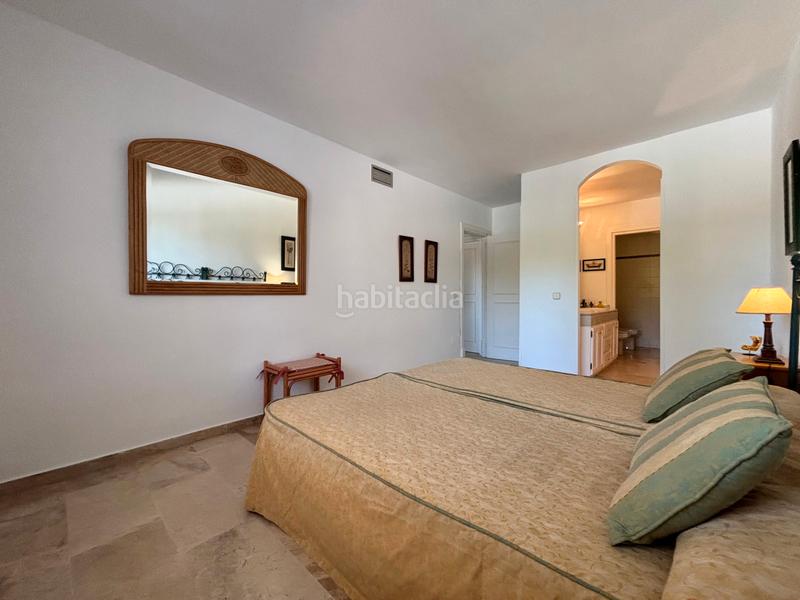 Foto fef9ad61-e8f1-41ec-8238-0a2b6d64c8b5. Etagenwohnung mit parking pool in Nueva Andalucía centro Marbella