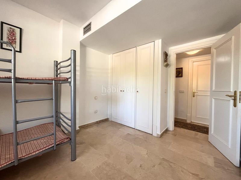 Foto 3758af01-ff59-45bb-8a40-cc0bc63f7038. Piso en Nueva Andalucía centro Marbella