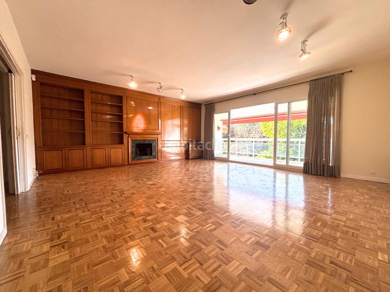 Foto 577b95fb-3be3-4e73-98d3-1607316d3a23. Location appartement avec cheminée parking piscine dans Madrid