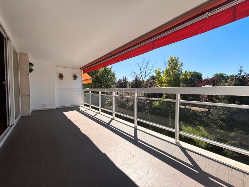 Foto f8563f18-f27e-425e-8864-3d02ceec4e76. Location appartement avec cheminée parking piscine dans Madrid