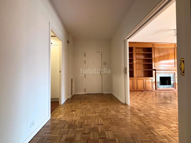 Foto 192d002d-790a-489b-9421-3f2f88992f4d. Rent flat with fireplace parking pool in Fuentelarreina Madrid