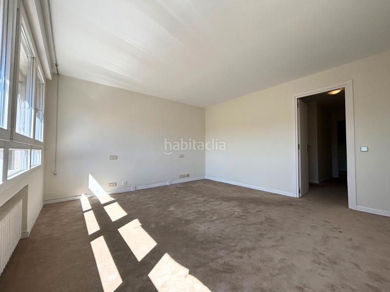 Foto a1fb282f-ad82-4693-bcdf-f1ac35975f8c. Rent flat with fireplace parking pool in Fuentelarreina Madrid