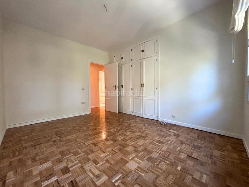 Foto e633a61e-0d6f-4fc8-87b8-dad7f0fea09b. Rent flat with fireplace parking pool in Fuentelarreina Madrid