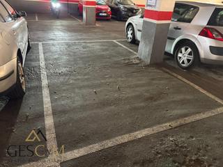 Parking voiture à Les Planes