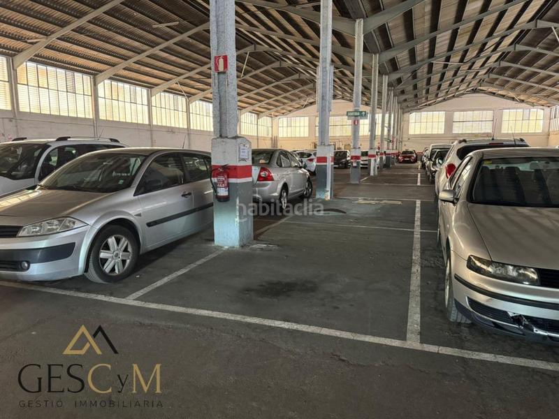 Foto cb25f99f-b097-4ffe-9a66-3ad2a19e3eca. Car parking in Les Planes Sant Joan Despí