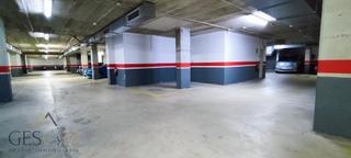 Parking coche en Centre. Parquing doble en venta les planes