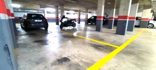 Parking coche en Centre. Parquing en venta les planes