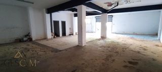 Lloguer Local Comercial a Les Planes. Local almacen en alquiler con entrada vehiculos