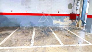 Aparcament cotxe  Carrer del mestre joan corrales. Parking para moto, en la plana de esplugues de llobregat