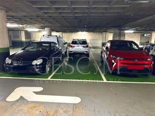 Autoparkplatz in Les Planes. Parking amplio en les planes, sant joan despi