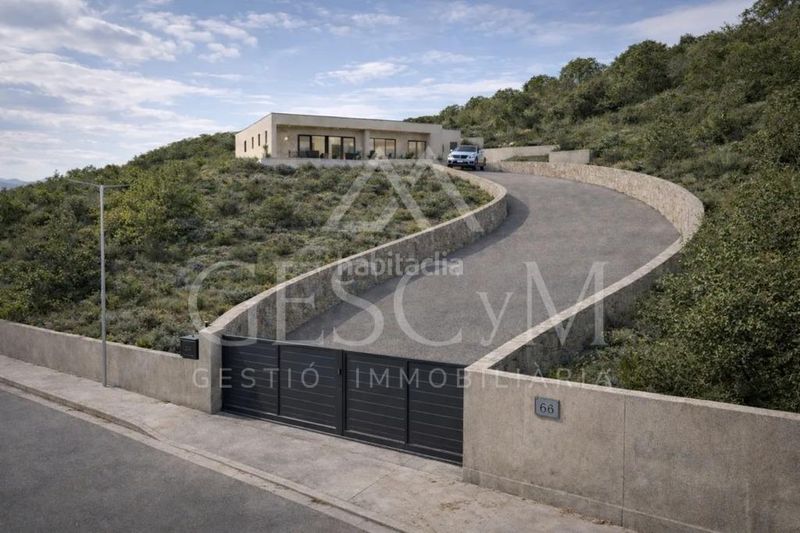 Foto 28106b17-26ea-4678-8778-1804d3a0982b. Casa en carrer carrer ginesta 13 casachalet en Torrelles de Llobregat