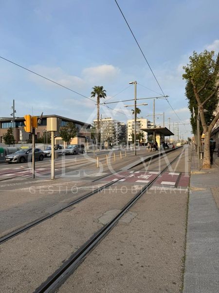Foto fd7a02f5-53af-4036-8c9f-97d4c86104d4. Aparcament cotxe a Les Planes Sant Joan Despí