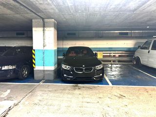 Car parking in Centre. Parquing en el centro de sant just desvern