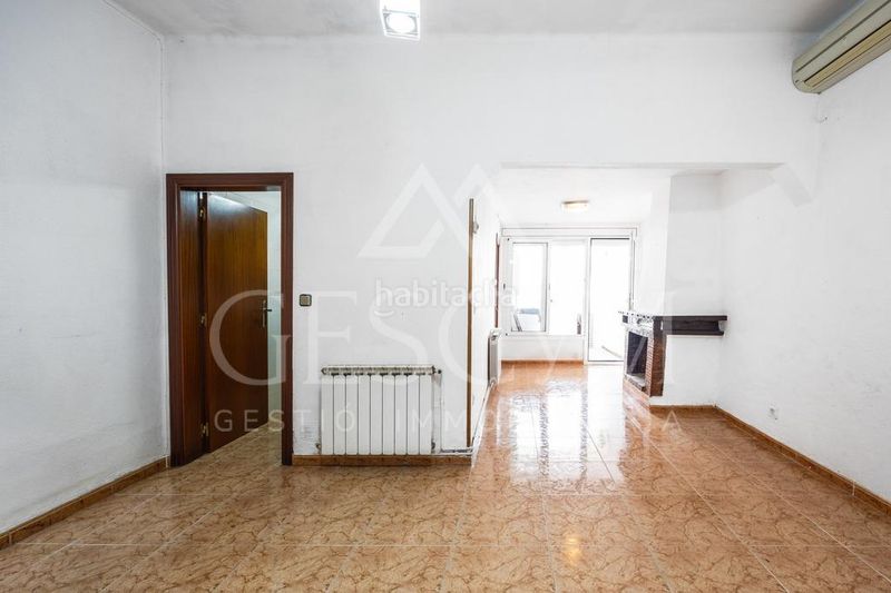 Foto d1dc59c8-091c-4e9e-8079-2c94972a9bd1. Casa adossada amb calefacció a Serra d'en Camaró Sabadell