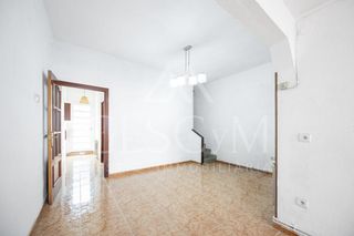 Casa adossada  Calle dant de. Casa zona serra den camar� en sabadell