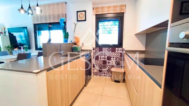 Foto 1c752f47-9297-45a5-97fd-aba751849a6a. Planta baixa amb calefacció piscina a Pallejà