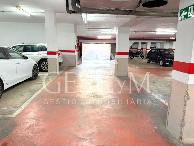 Foto 6babee4a-abb0-47d8-a2bd-dd331b747870. Aparcament cotxe a El Pedró Cornellà de Llobregat