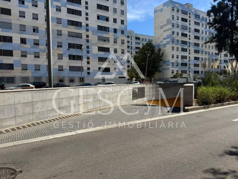 Foto b6342064-8ef6-48a8-aa43-475e59aaf7f1. Autoparkplatz in Fontsanta-Fatjó Cornellà de Llobregat