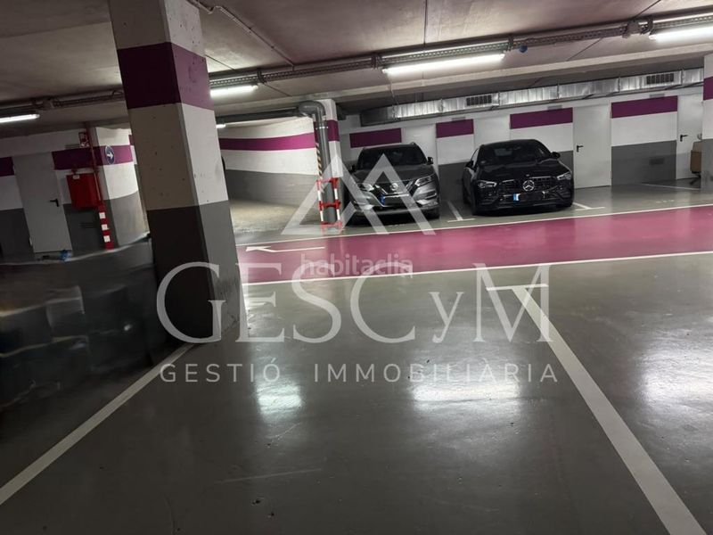Foto b889fdff-615b-44d8-814f-572e385dc070. Autoparkplatz in Fontsanta-Fatjó Cornellà de Llobregat