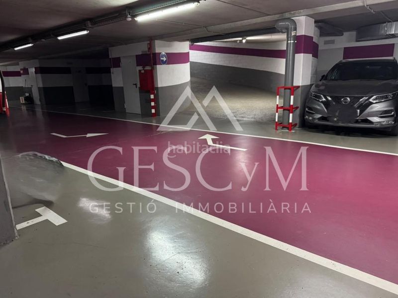 Foto fbc6e90b-ddfb-4de5-ae7c-2728dd0880cb. Autoparkplatz in Fontsanta-Fatjó Cornellà de Llobregat