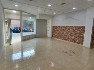 Location Local commercial à Avinguda santa maria del puig 10. Local bien ubicado
