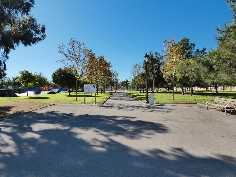 Foto 8508f8e0-cc89-465f-8409-cff7cd87bf04. Terrain résidentiel dans carrer guardia civil 24 dans Rafelbunyol