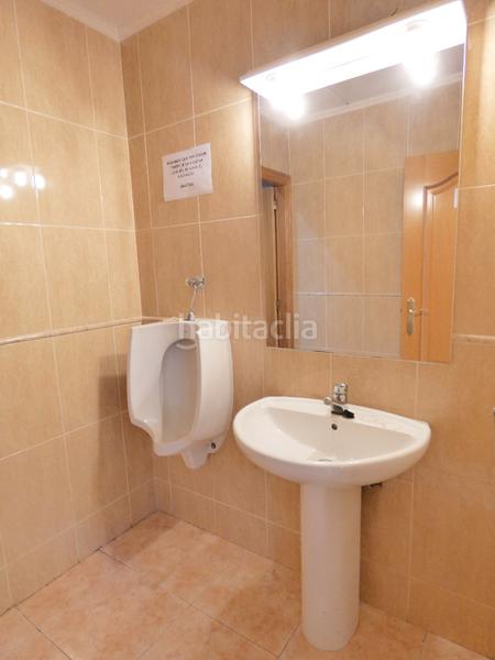 Foto 3bf561fa-f847-4cd3-a7a3-cbc4cb54a856. Lloguer local comercial a carrer marià benlliure 14 a Tavernes Blanques