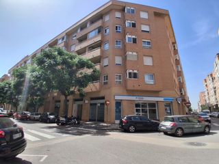 Lloguer Local Comercial a Carrer pintor peris aragó 25. Local para oficinas.