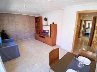 Pis  Carrer verge dels desamparats 11. Vivienda con dos habitaciones y un despacho.