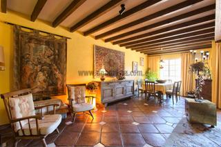 Casa adossada a Benahavís pueblo. Típico pueblo andaluz y a 10 minutos de la costa.