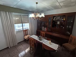 Haus  Calle jose noguera. Casa en el centro de águilas  oportunidad única por 159,900!