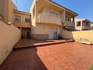 Haus  Calle alameda. Dúplex en venta en águilas  las yucas por 290,000