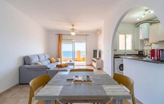 Appartamento  Calle la mena. Amplio piso en venta con vistas y comodidades en mojácar