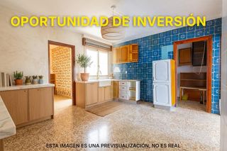 Etagenwohnung in Casco Antiguo. Oportunidad de inversión a escasos metros de la playa