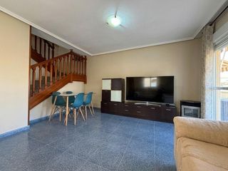 Haus  Calle alameda. Dúplex moderno en águilas  las yucas por 285,000