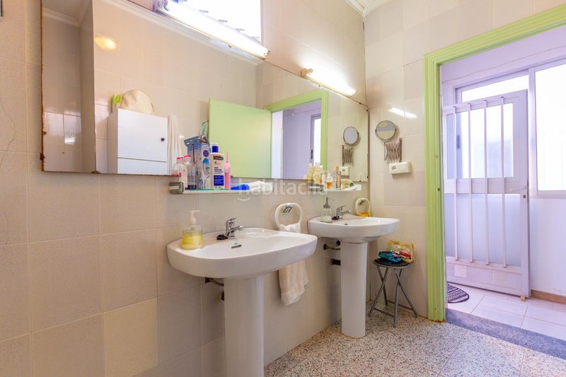Foto f664ac0f-a334-4b09-83d5-ad1e44d63b17. Casa amb aparcament a Delicias Águilas