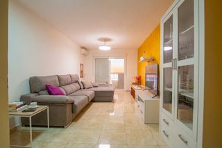 Appartement à Casco Antiguo. Amplio y luminoso piso en águilas, la huerta.