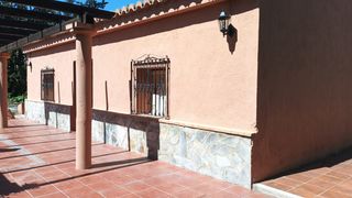 Masía en Baza. Vivienda unifamiliar aislada en la acequia de caniles y sitio cr