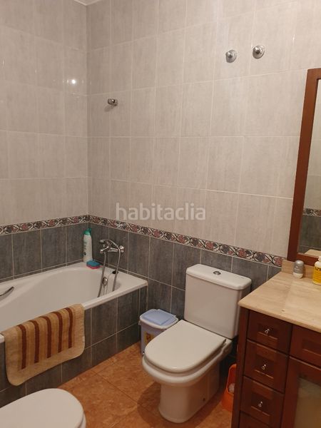 Foto b95f00f2-43e8-41c1-bb0a-7f43ba1ec25b. Casa amb calefacció a Baza