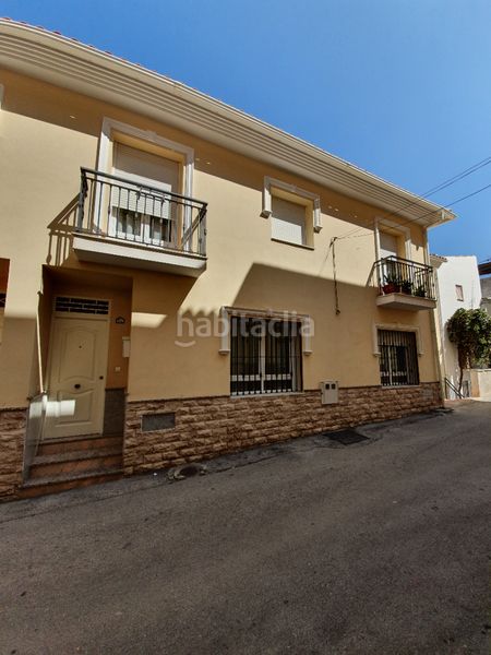 Foto febf9919-9de7-4ce0-b84e-7df9d5d44041. Casa amb calefacció a Baza