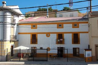 House in Calle andalucia 3. Casa señorial reformada situada de la avenida principal de cueva