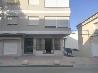 Local Comercial a Avenida José de Mora 31