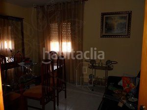 Foto 2e415a7d-1fe2-433a-96ad-38af49ca6ed2. Casa amb aparcament a Baza