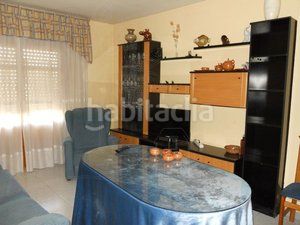 Foto e8f3772d-0559-4f85-aa40-76401e18fc50. Casa amb aparcament a Baza