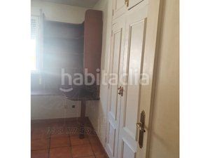 Foto d9f7903b-2c56-4e13-9154-36d885f408a0. Casa amb calefacció aparcament a Baza