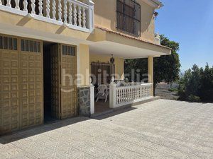 Foto 111bbd5d-52b9-43f3-b798-099981290059. Casa amb aparcament a Baza
